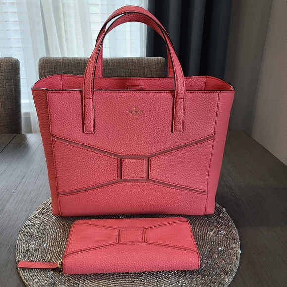 Kate Spade Tote and Wallet Set - Like New - Picture 2 of 16